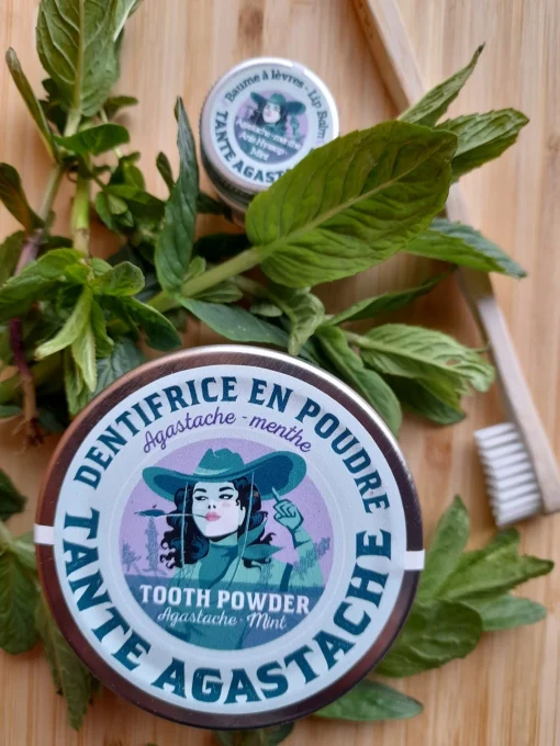 Menthe biologique cultivée au Québec dans le dentifrice